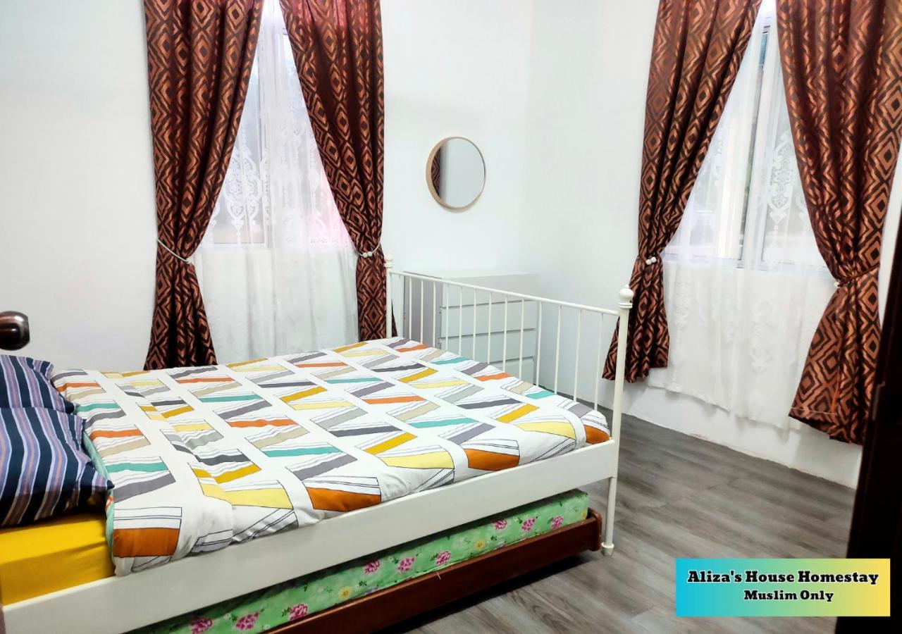 Aliza'S House Homestay Pd Mini Bungalow Port Dickson Esterno foto