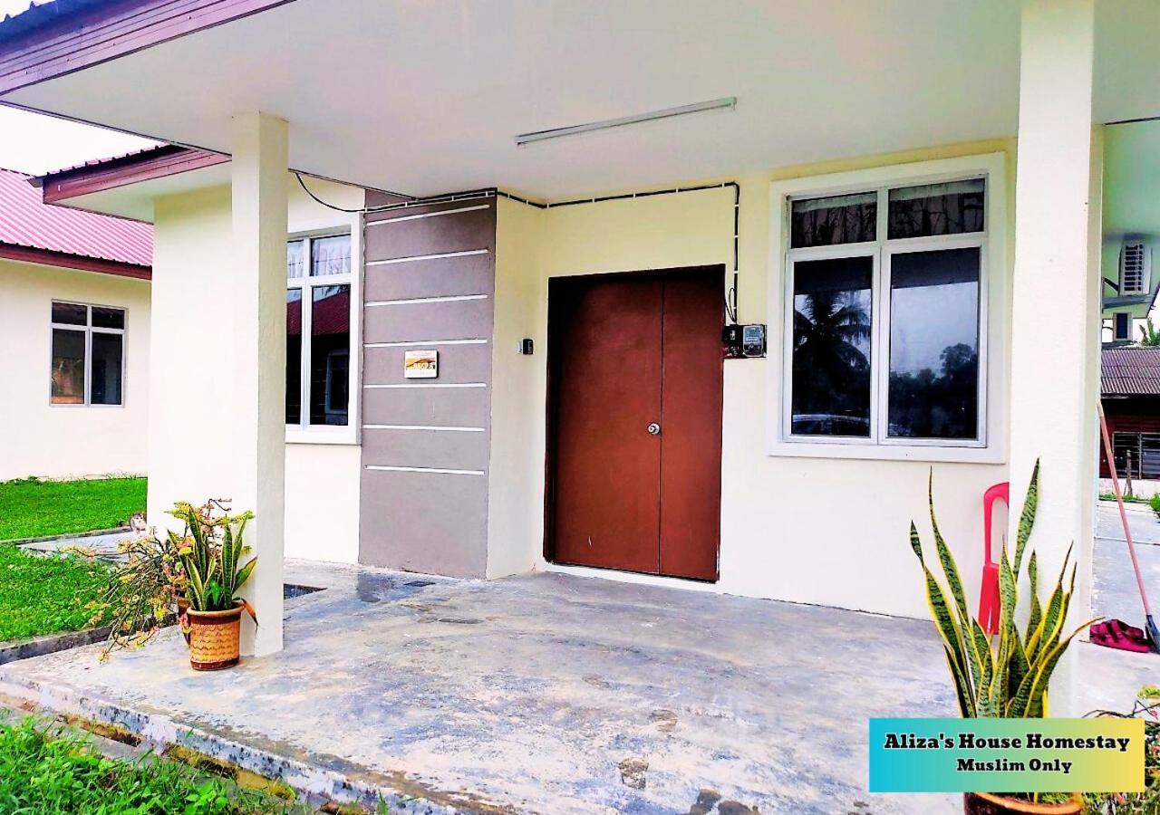 Aliza'S House Homestay Pd Mini Bungalow Port Dickson Esterno foto